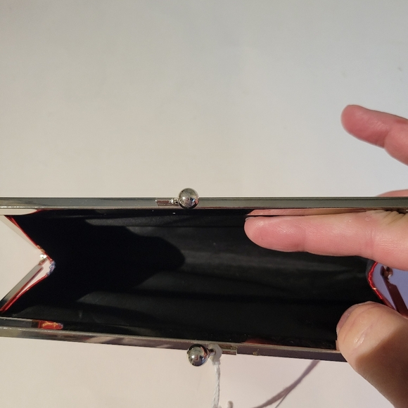 Red Satin mini clutch - Picture 4 of 7